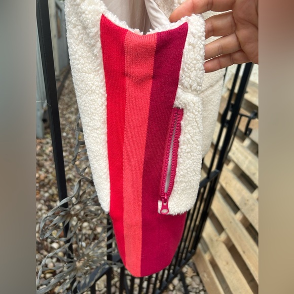 Wow them on a hike or ski chalet! - Picture 3 of 4